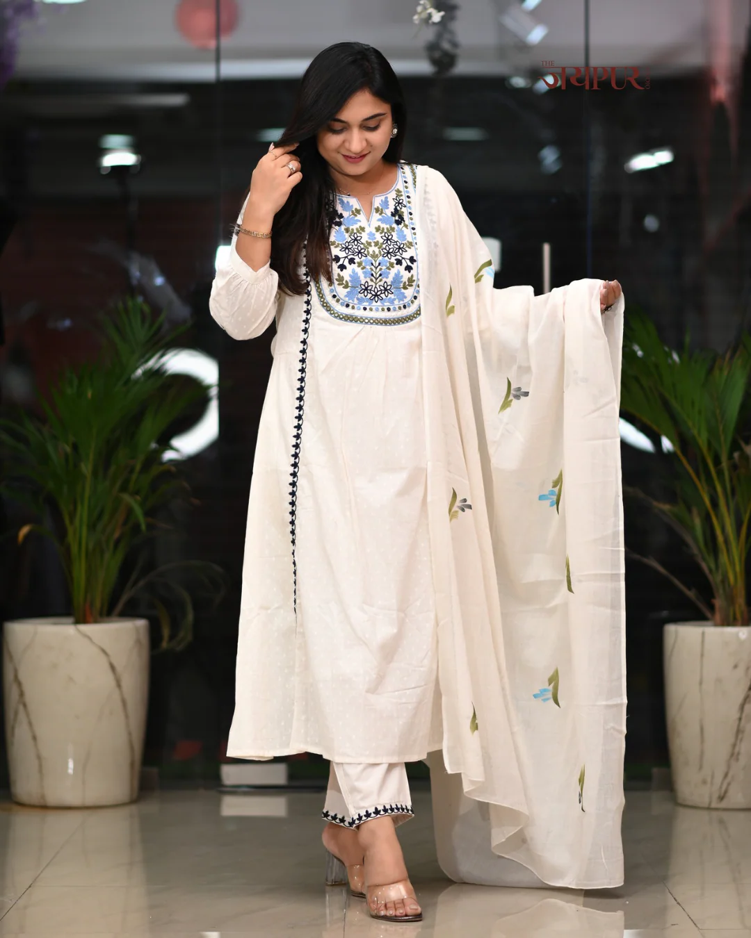 Aanchal Ivory Embroidered Hand Brush Dupatta Set - Image 3