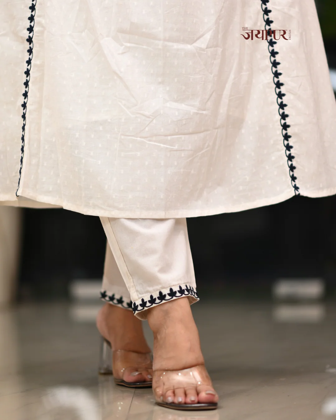 Aanchal Ivory Embroidered Hand Brush Dupatta Set - Image 5