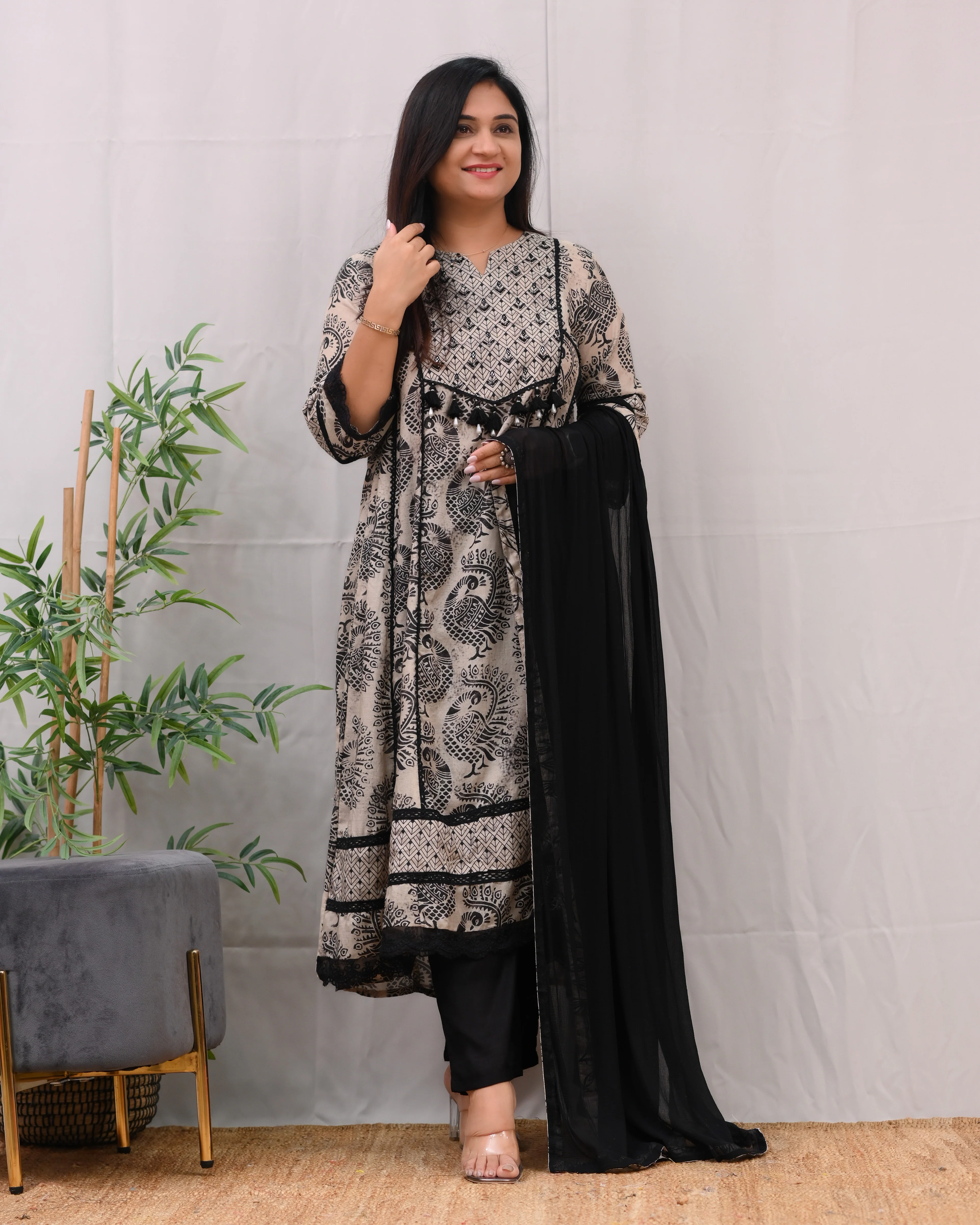 Aaravi Muslin Embroidered Pakistani pant set - Image 2