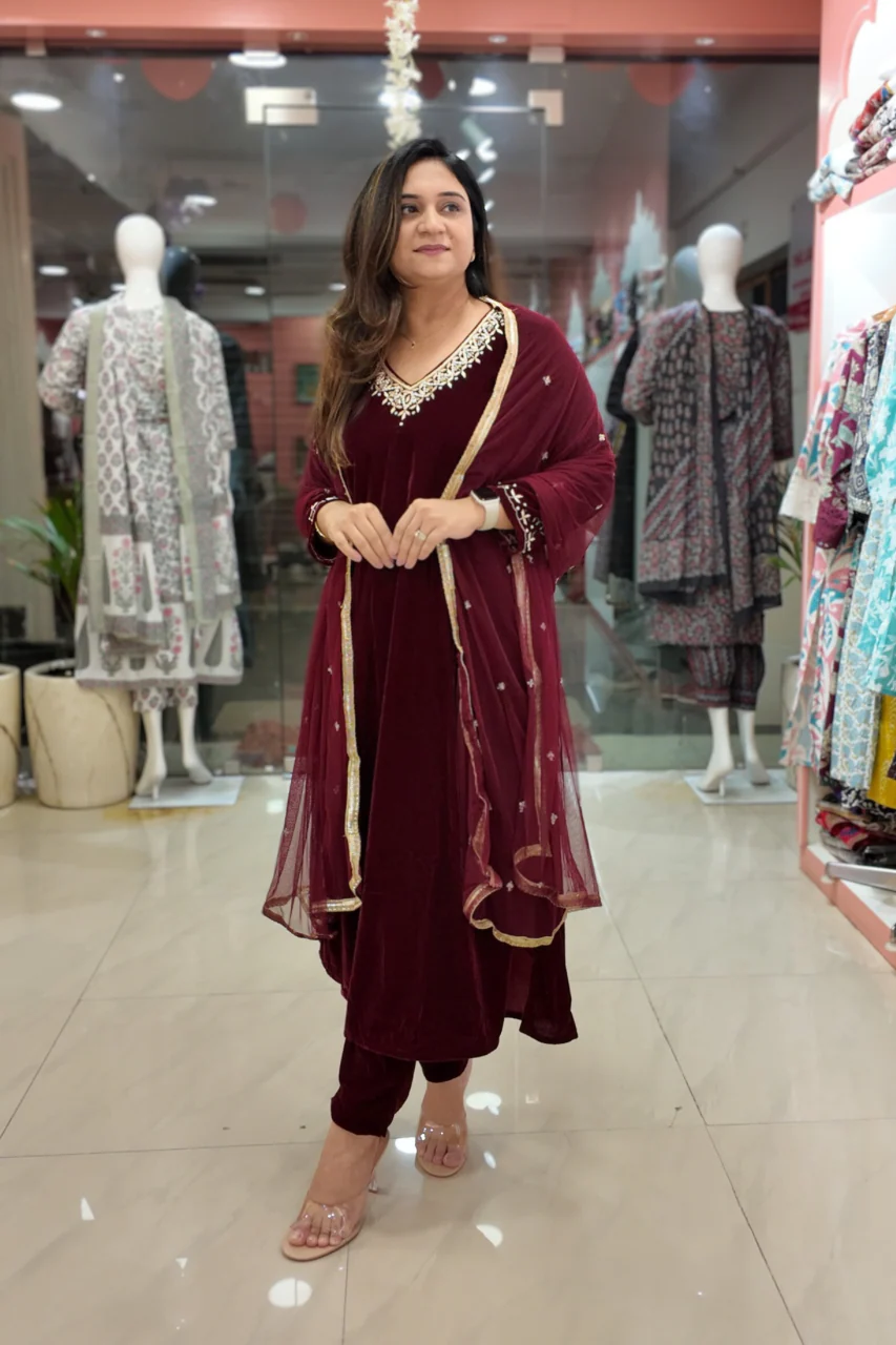 'Amisha' Velvet Hand Embroidered Pant Set - Image 5