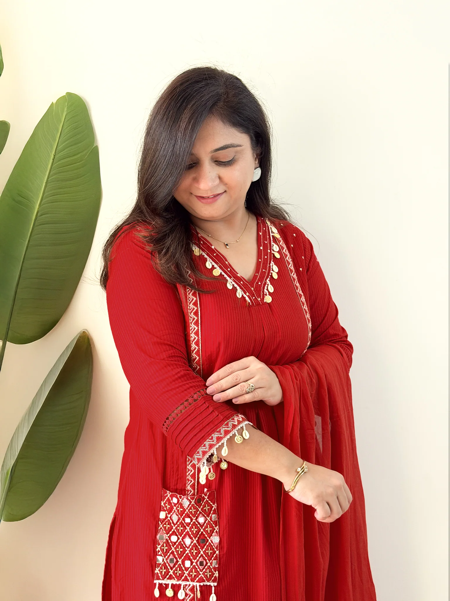 Avanti Red Premium Cotton HandEmbroidered Dupatta Set - Image 5