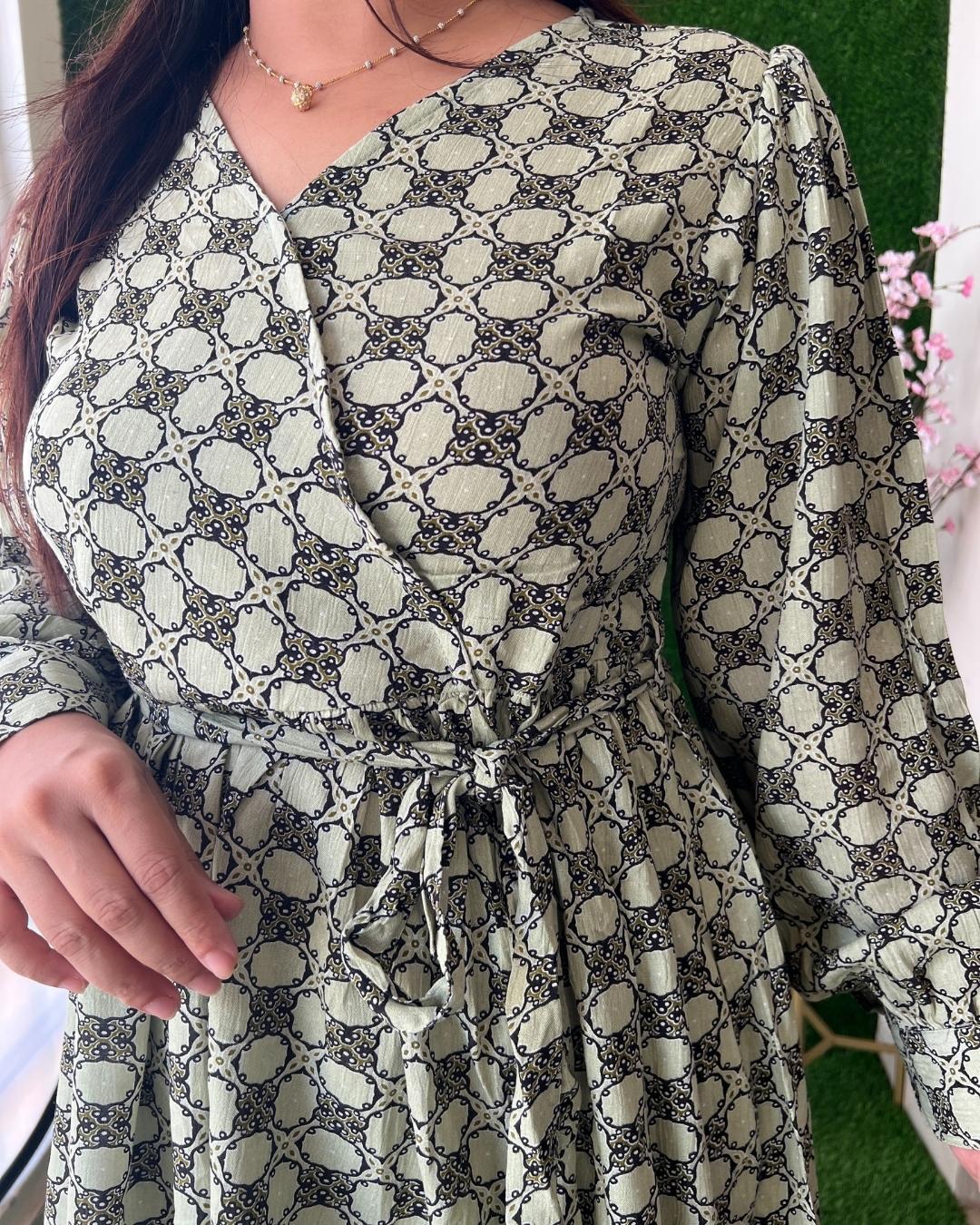 Daisy Crape Coord set with Belt - Image 7