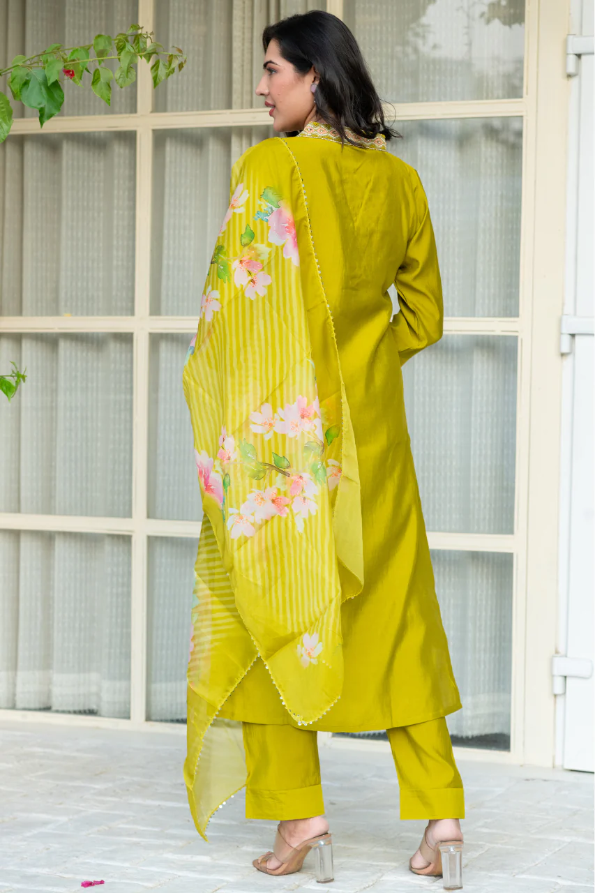 'Gulposh' Silk Green Hand Embroidered Pant Set - Image 6