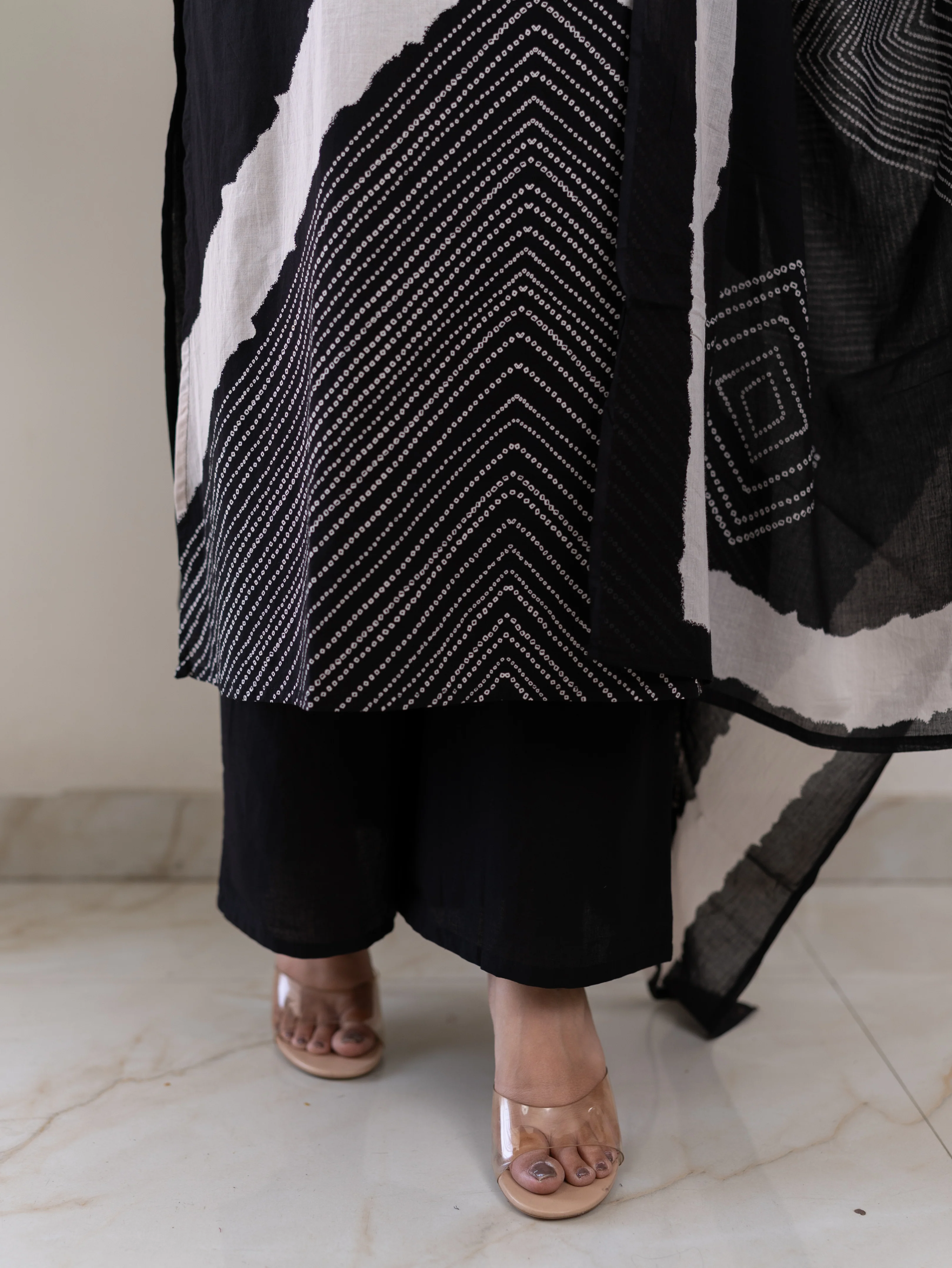 Isra Black Cotton Bandhani Straight Dupatta Set - Image 10