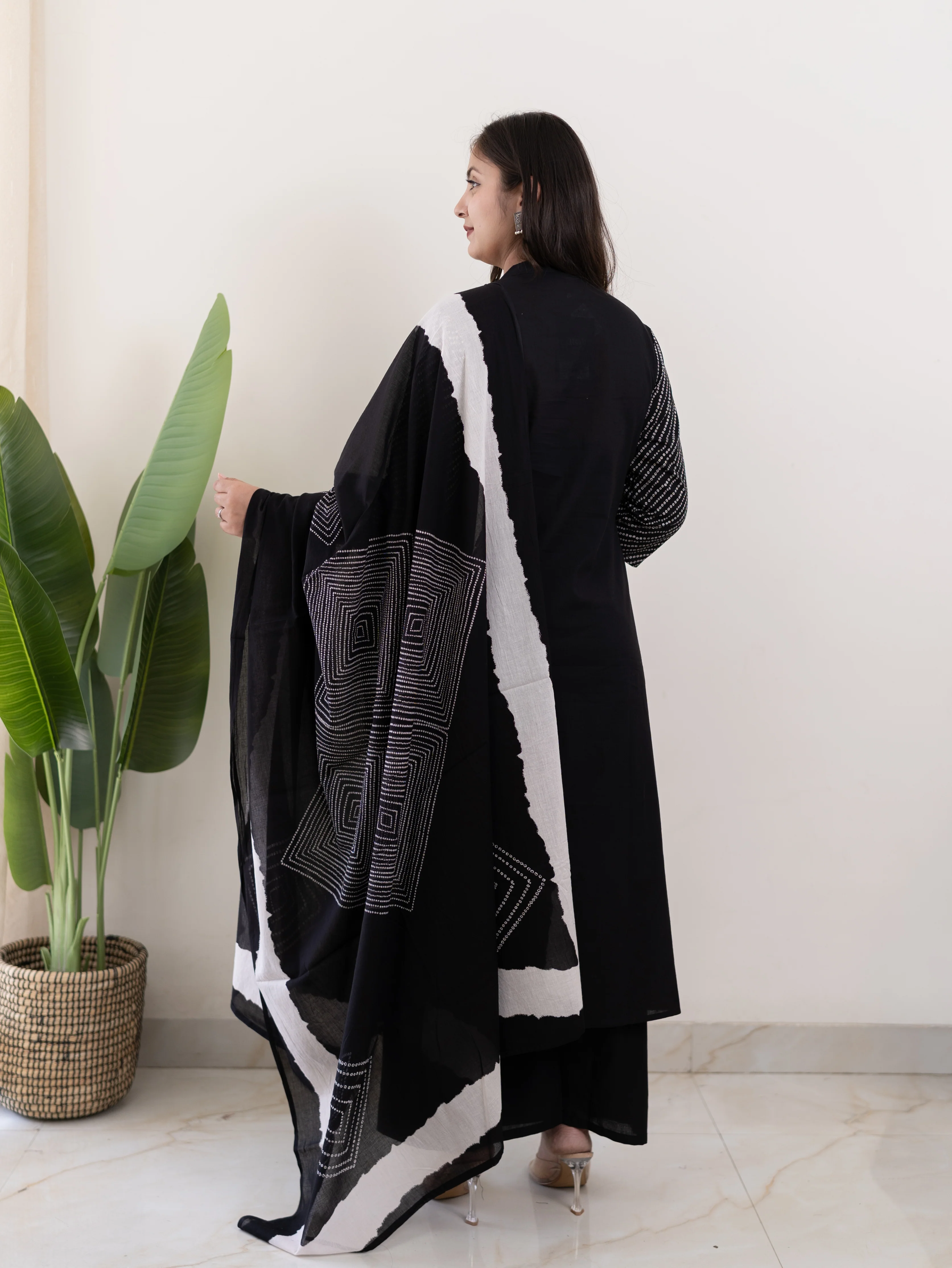 Isra Black Cotton Bandhani Straight Dupatta Set - Image 12
