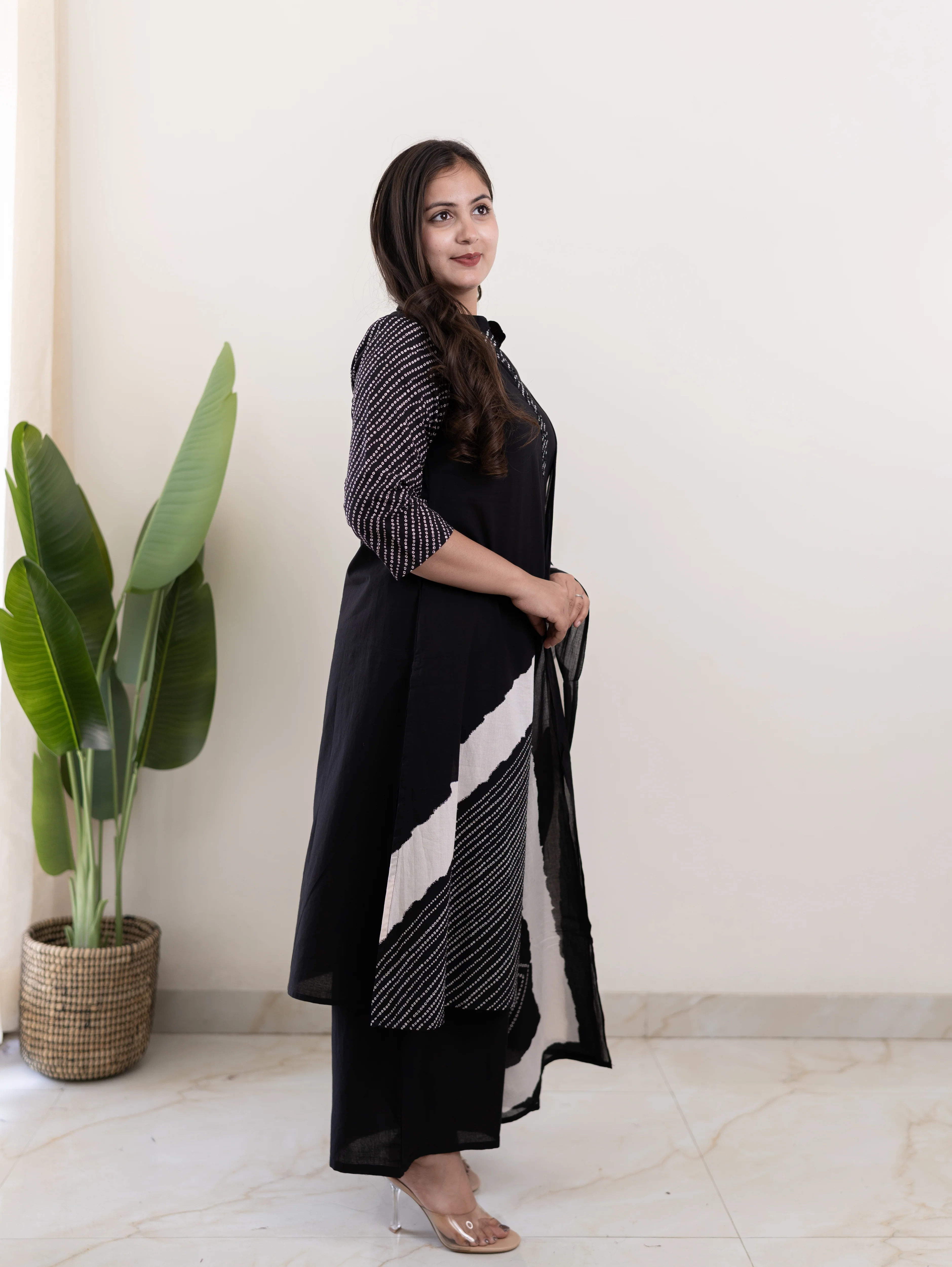 Isra Black Cotton Bandhani Straight Dupatta Set - Image 5