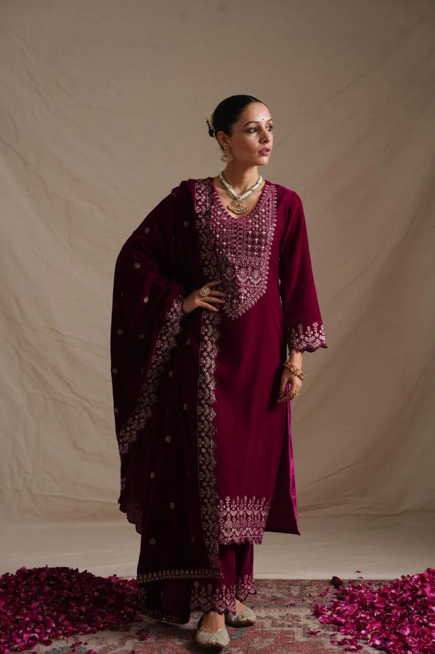 Makhmul Velvet Embroidered Pant Set - Image 3