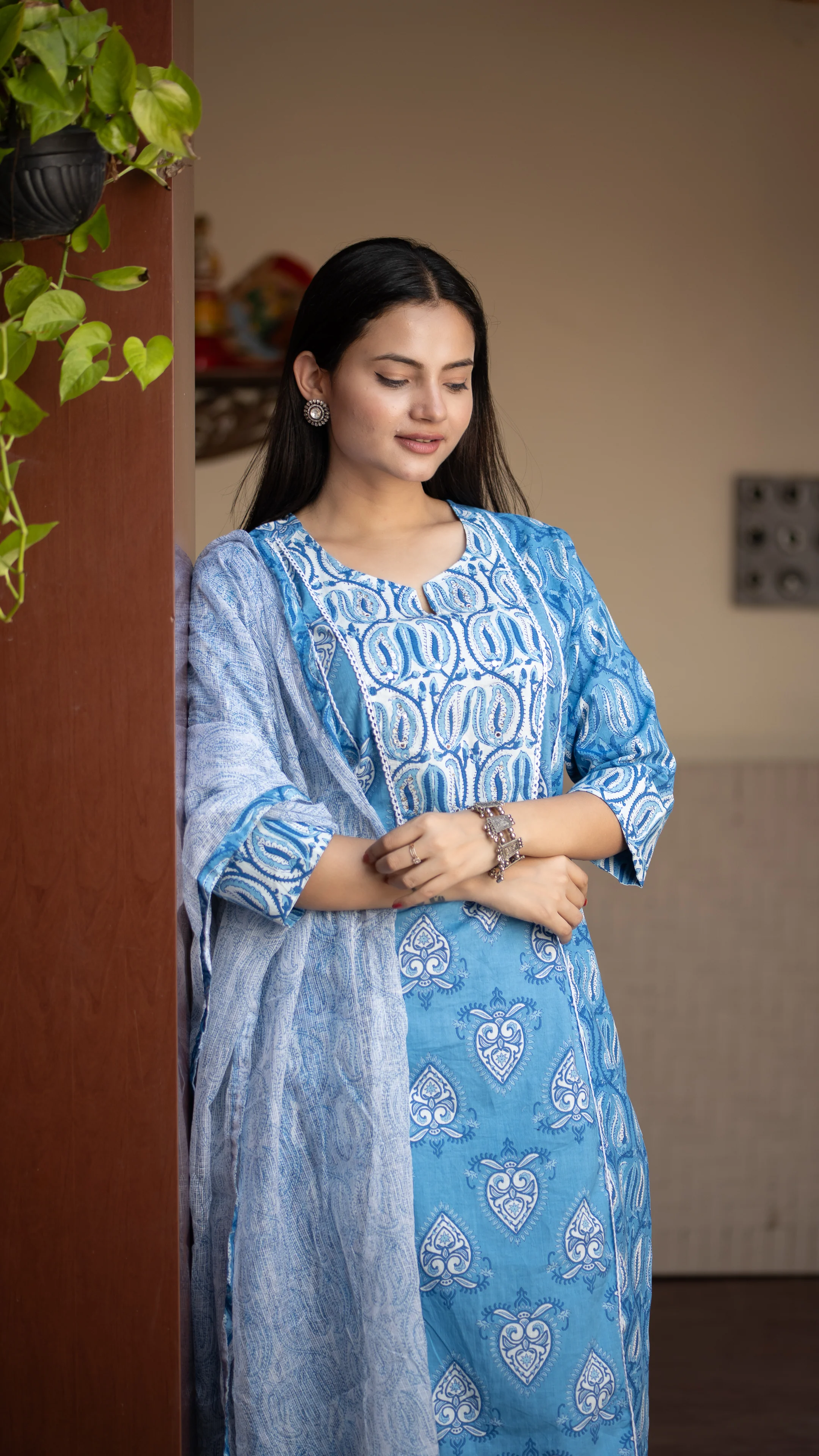 Mashia Cotton Pakistani Suit with Lace Detailing - Image 4
