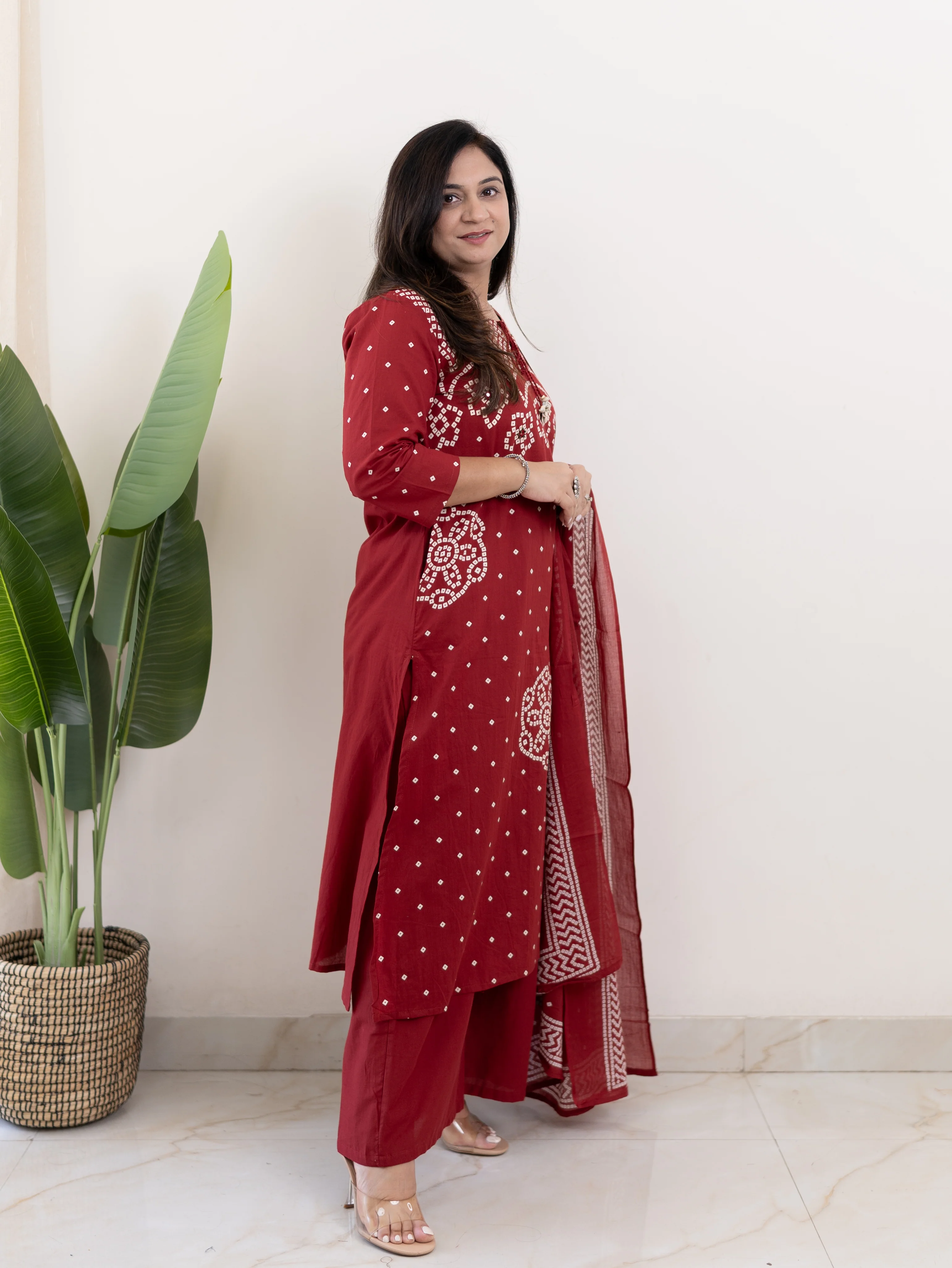 Mishi Red Cotton Bandhani Straight Dupatta Set - Image 4