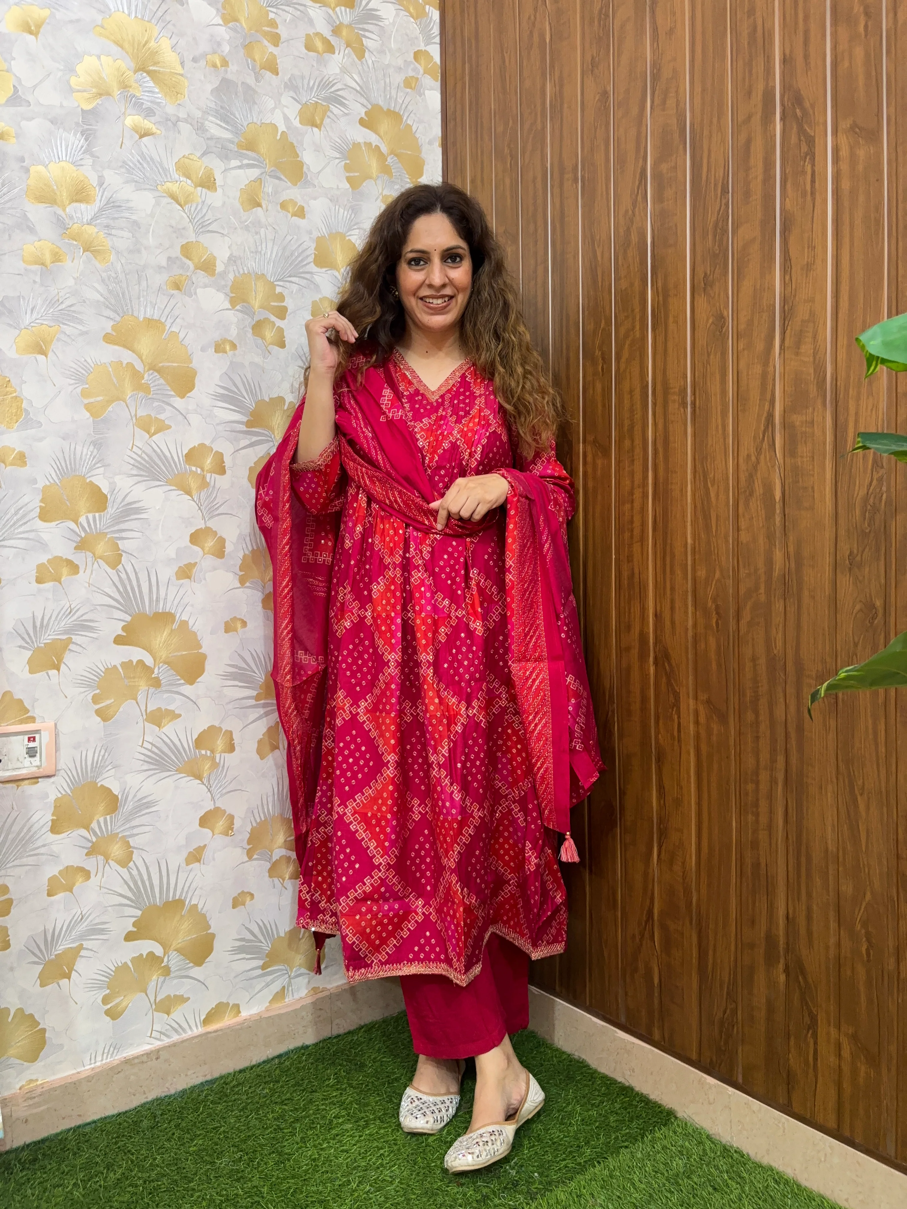 Noor Muslin Bandhani Embroidered Pant Set - Image 8