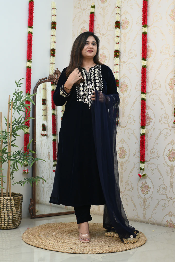 Saba  Velvet Hand Embroidered Pant Set - Image 3